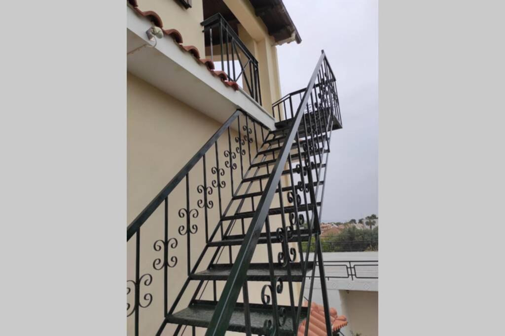Artemis Penthouse 10 Minute From National Airport Villa Exterior foto
